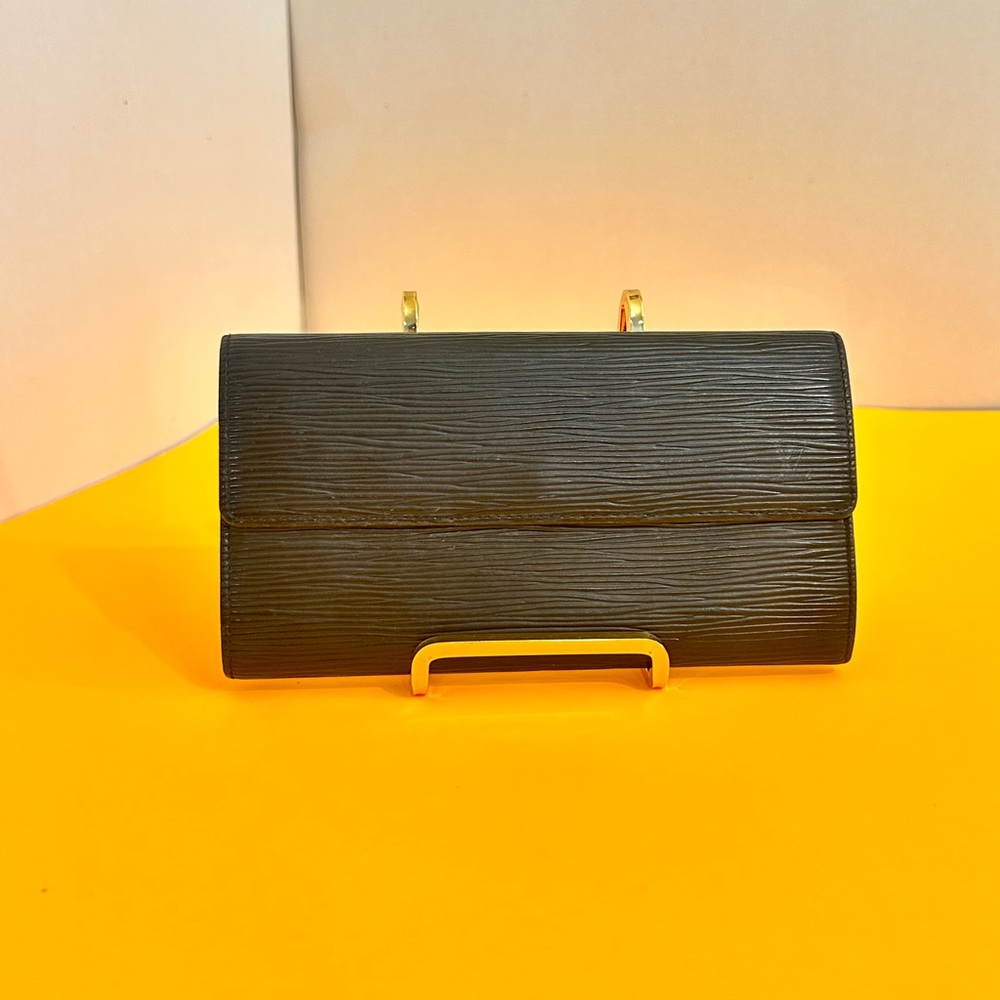 Louis Vuitton black epi Sarah wallet in excellent condition - Picture 6 of 16
